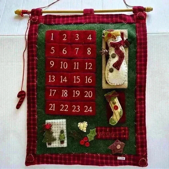 Vintage Christmas Advent Handmade Calendar Wall Decor w 24 Day Pockets Reusable - Picture 2 of 9